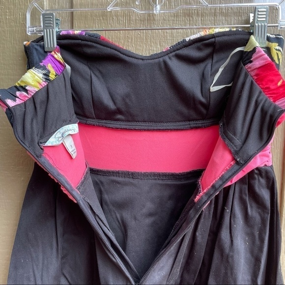 Strapless Black and Floral mini dress | size 3 - Picture 5 of 8